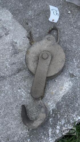 LARGE PULLEY WITH HOOK