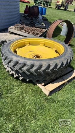 PAIR OF PETLAS 230/95R44 SPRAYER TIRES