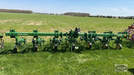 JOHN DEERE 825 6 ROW SCUFFLER