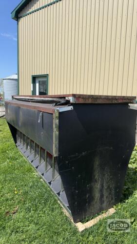 10FT PIG FEEDER WITH 10 SPACES DOWN EACH SIDES