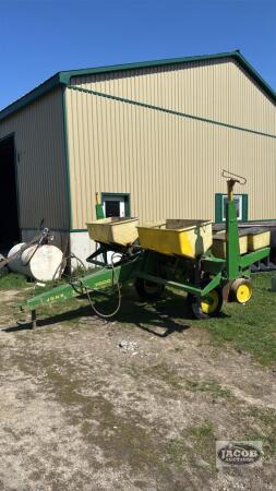 JOHN DEERE 7000 4 ROW PLANTER