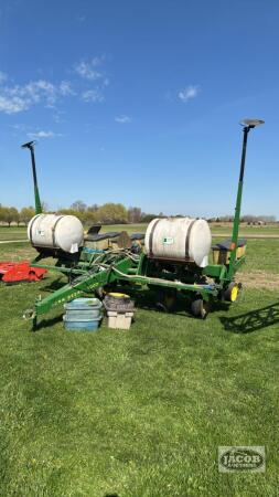 JOHN DEERE 7000 6 ROW PLANTER