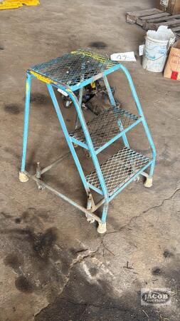 ROLLING THREE STEP STOOL