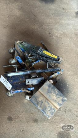 (5) SNOWMOBILE DOLLY&rsquo;S WITH A SCISSOR JACK