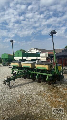 JOHN DEERE 1750 CONSERVATION SIX ROW PLANTER