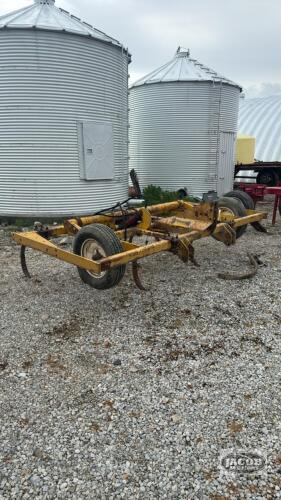 LANDOLL 9-SHANK 3PTH CHISEL PLOW
