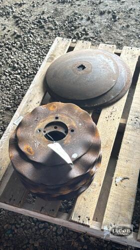LOT OF USED DISC BLADES AND WOBBLE COULTERS