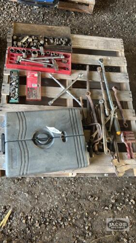 A LOT OF MISCELLANEOUS TOOLS
