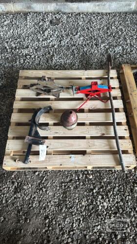 LOT OF LIGHT JACKS, FUNNELS, ETC.