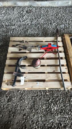 LOT OF LIGHT JACKS, FUNNELS, ETC.