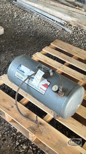 CAMPBELL HAUSFIELD 11 GALLON AIR PIG