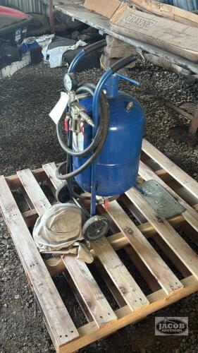 PORTABLE SANDBLASTER