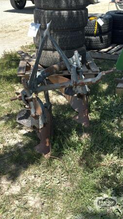 2 FURROW 3PTH PLOW