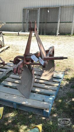 DEARBORN 2 X 12 TWO FURROW 3PTH PLOW