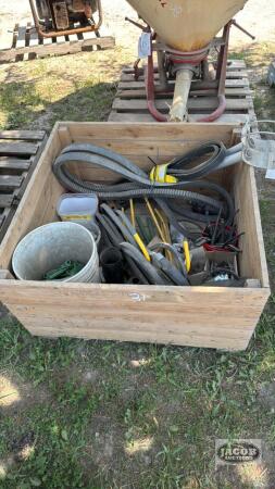 SKID OF ASSORTED JOHN DEERE COMBINE PARTS
