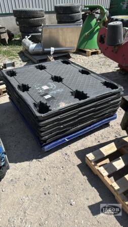 APPROX. 7 PLASTIC SKIDS