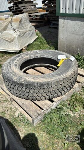 MICHELIN 11R24.5 TIRE