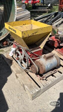 FARM KING GRAIN ROLLER