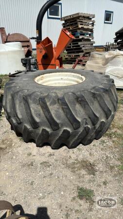FIRESTONE 28L-26 TIRE ON 25IN 10 BOLT RIM