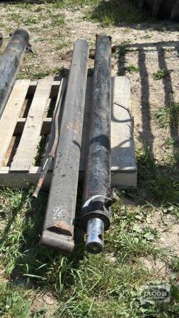 (2) HYDRAULIC CYLINDERS