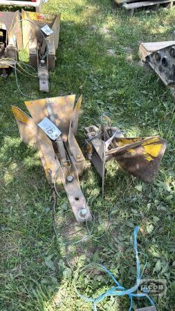 (2) WAGON SNAGGERS