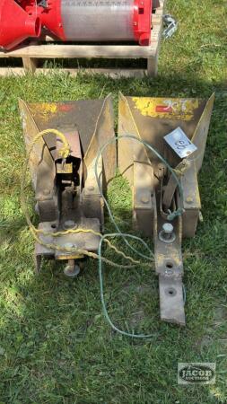 (2) WAGON SNAGGERS