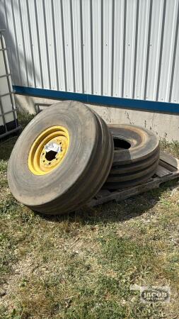 (1) GENERAL 14L-16.1SL TIRE ON 8 BOLT RIM