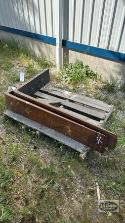 PAIR OF 48IN X 8IN PALLET FORKS