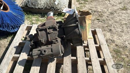 4 SPEED TRANSMISSION WITH HYDRAULIC PUMP