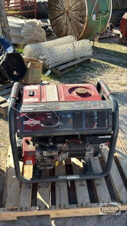 BRIGGS AND STRATTON 7000 WATT GENERATOR