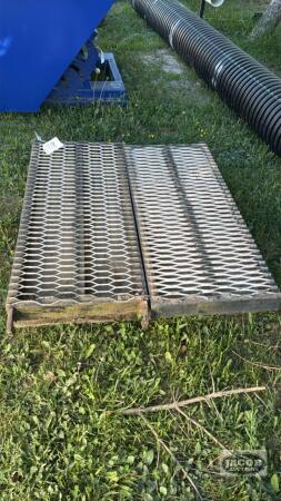 SET OF STEEL RAMPS