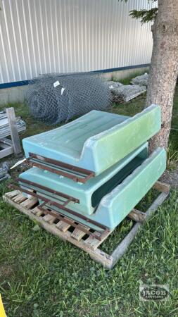 (3) PRARIE PRIDE POLY FEEDERS