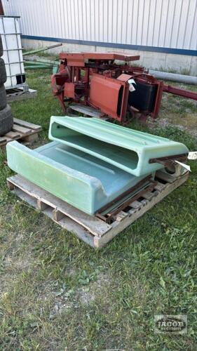 (2) PRARIE PRIDE 36IN WIDE POLY PIG FEEDERS