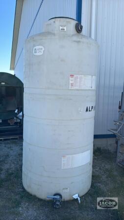 750 GALLON POLY TANK