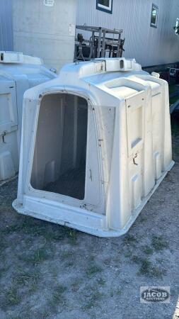 AGRI PLASTIC POLY CALF HUTCH