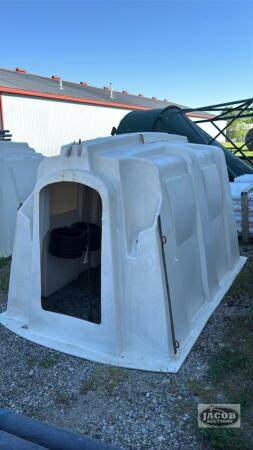 AGRI PLASTIC POLY CALF HUTCH