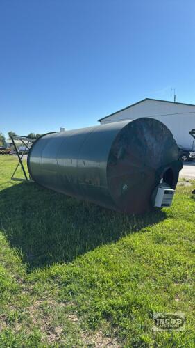 24FT TALL STEEL FEED BIN WITH VENTED LID