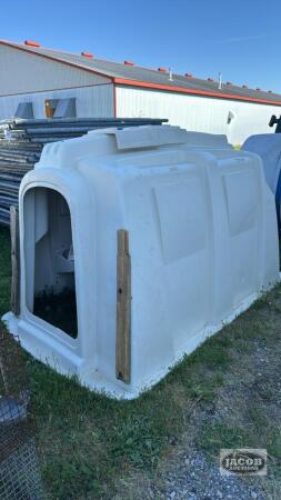 AGRI PLASTIC POLY CALF HUTCH