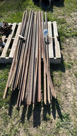 APPROX. 15 T-POSTS, MEASURE APPROX. 7FT