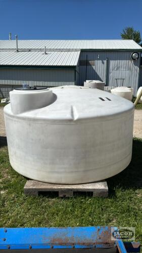 1100GAL POLY TOTE, TOP HAS BEEN PATCHED