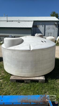 1100GAL POLY TOTE, TOP HAS BEEN PATCHED