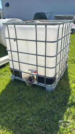 1000 LITRE FOOD GRADE WATER TANKS