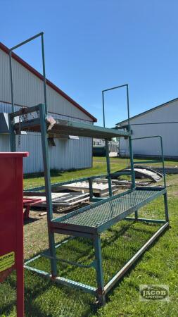 100IN WIDE POULTRY BARN LIFT