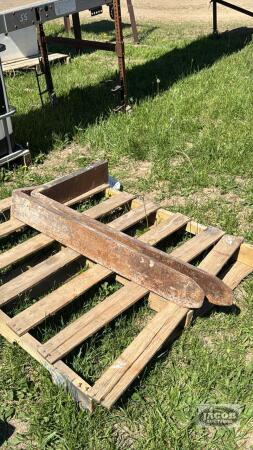 PAIR OF 42IN LONG PALLET FORKS