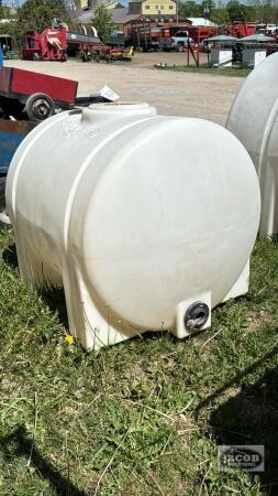 225 GALLON POLY TANK WITH LID