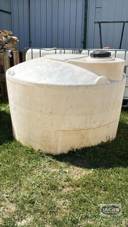 450 GALLON POLY TANK