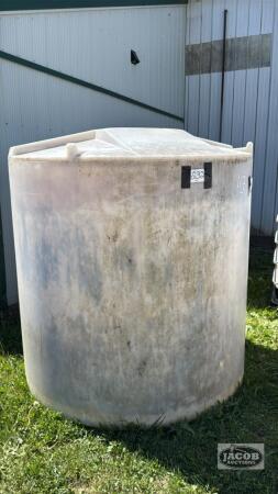 500 GALLON POLY TANK WITH NO LID