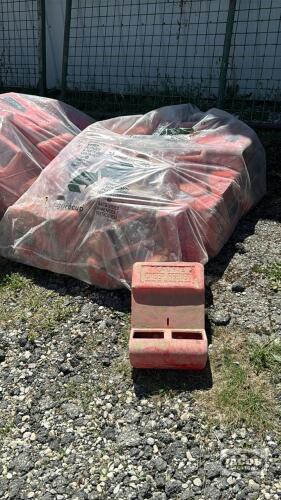 (20) PLASTIC KANE CREEP FEEDERS