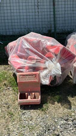 (20) PLASTIC KANE CREEP FEEDERS