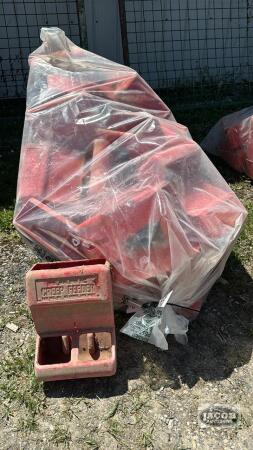 (20) PLASTIC KANE CREEP FEEDERS